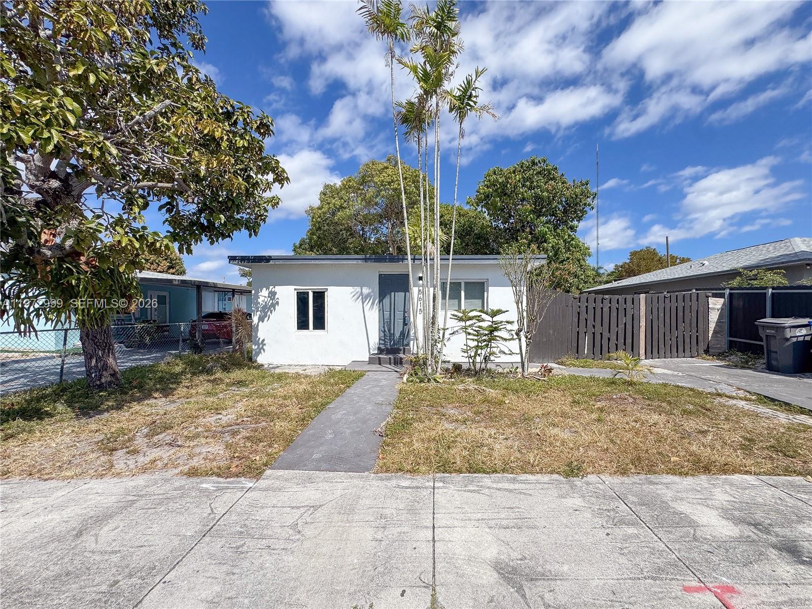 5615 SW 40th St, West Park FL 33023