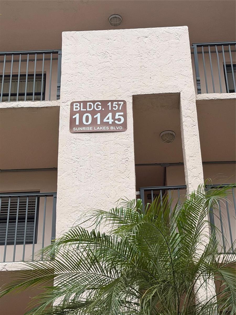 10145 Sunrise Lakes # 308, Sunrise FL 33322
