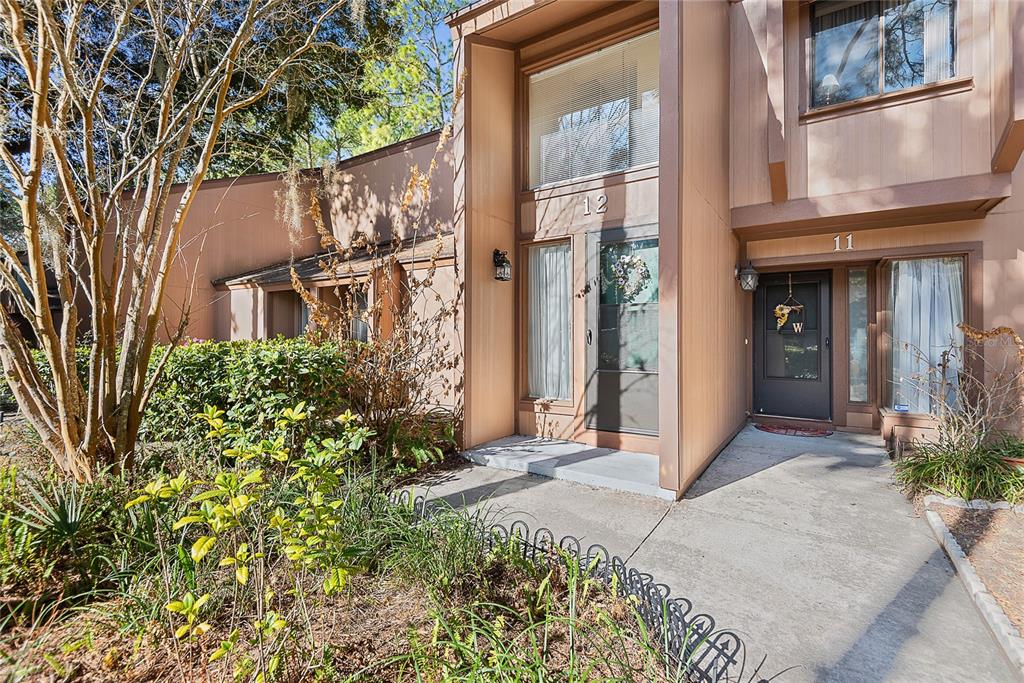12 GREENBRIAR COURT