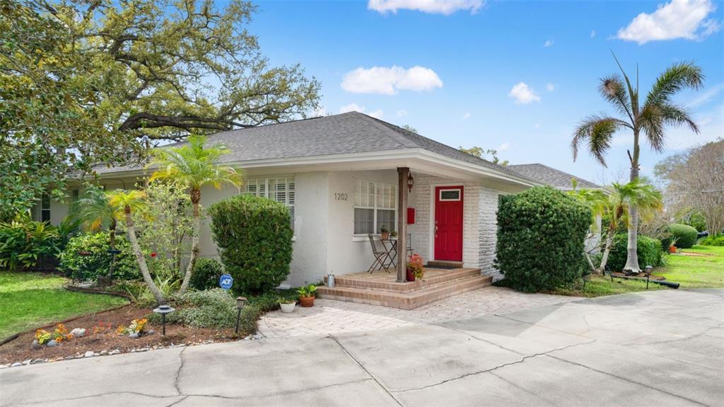1202 W CORAL STREET