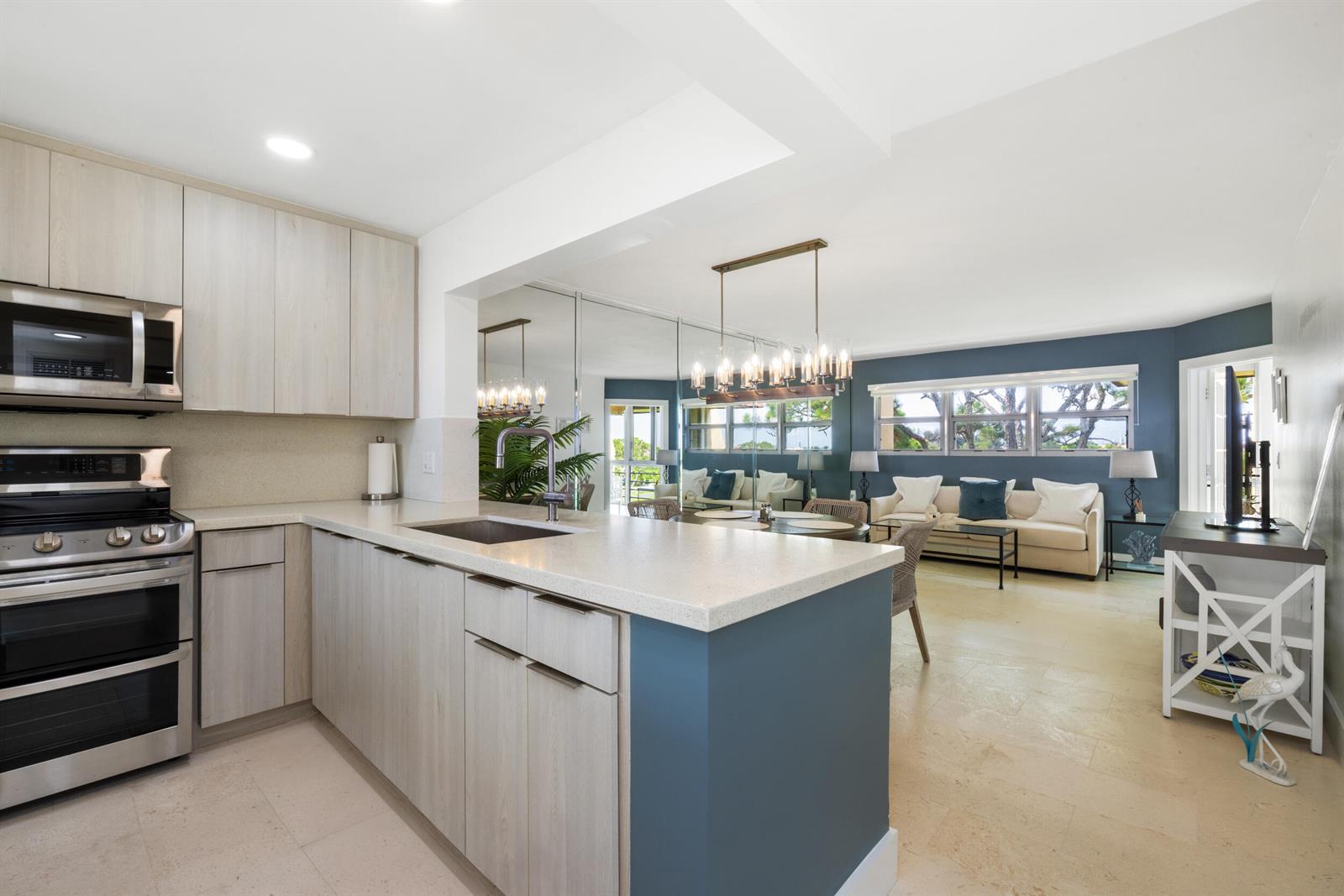 3654 Via Poinciana # 603, Lake Worth FL 33467