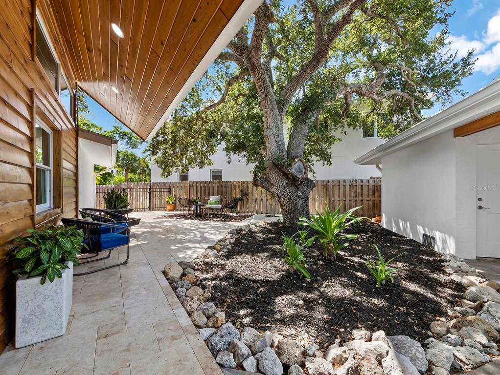 430 ISLAND CIRCLE, SARASOTA, FL — photo 5 of 30