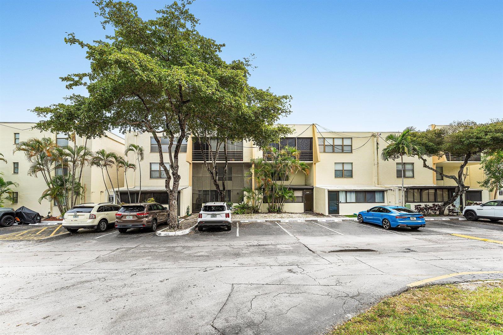 20200 W Country Club Drive # 20, Aventura FL 33180