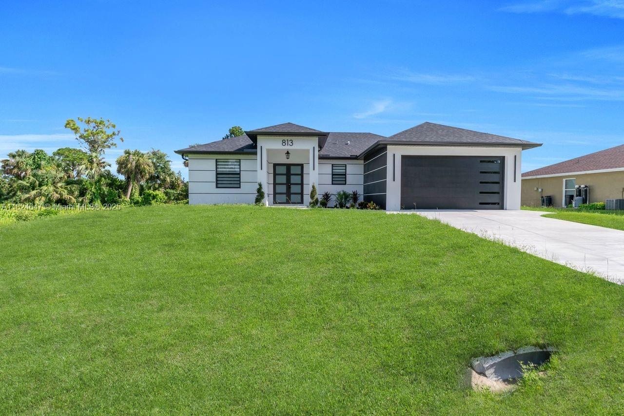 813 Porter ST E, Lehigh Acres FL 33974