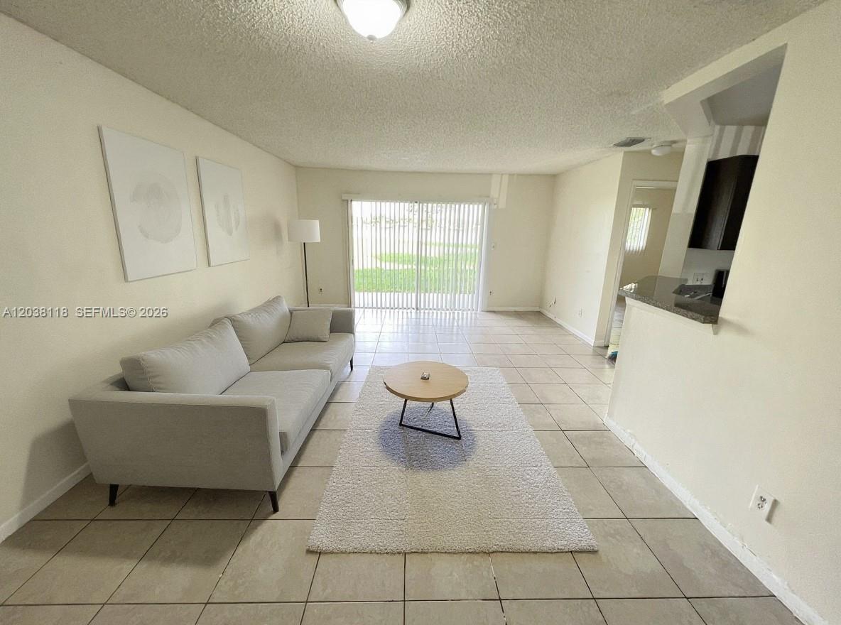 3417 NW 44th St # 104, Oakland Park FL 33309