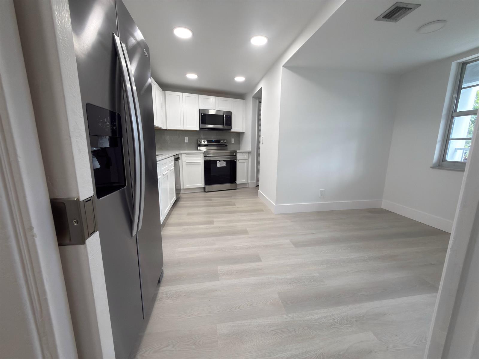 625 Oaks Drive # 305, Pompano Beach FL 33069