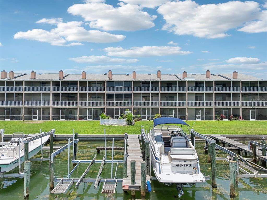 637 PINELLAS BAYWAY UNIT 105