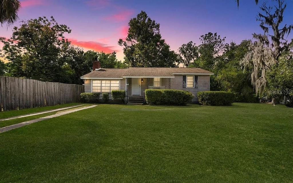 302 SW SHORT LANE