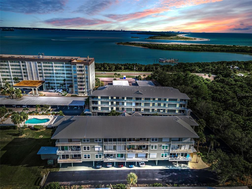 7 ISLAND PARK PLACE UNIT 402
