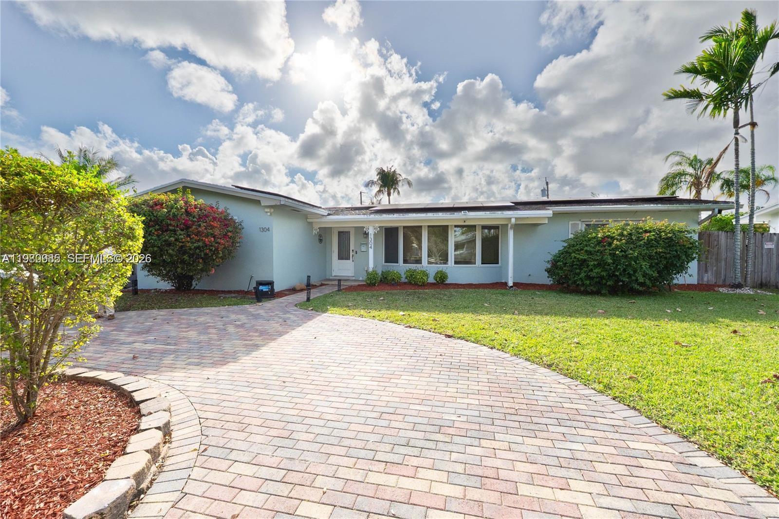 1304 N 40th Ave, Hollywood FL 33021