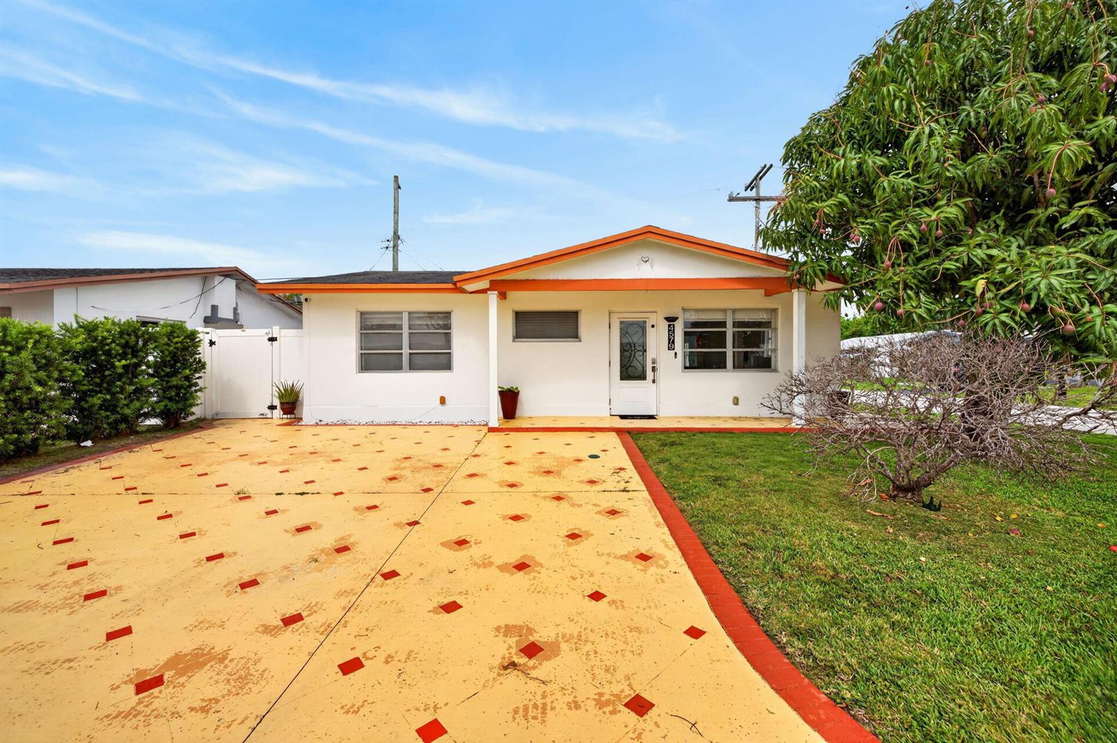 4579 NW 17th Terrace, Tamarac FL 33309