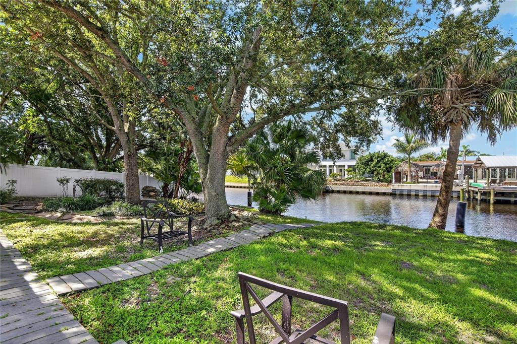10718 DRUMMOND RD, TAMPA, FL — photo 4 of 30