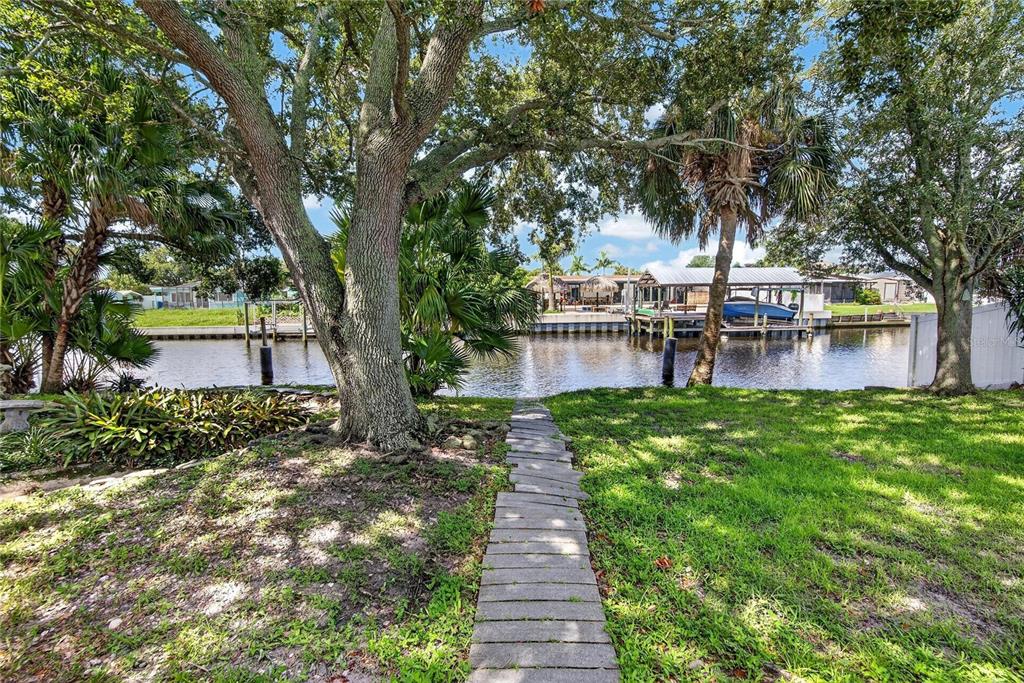 10718 DRUMMOND RD, TAMPA, FL — photo 5 of 30