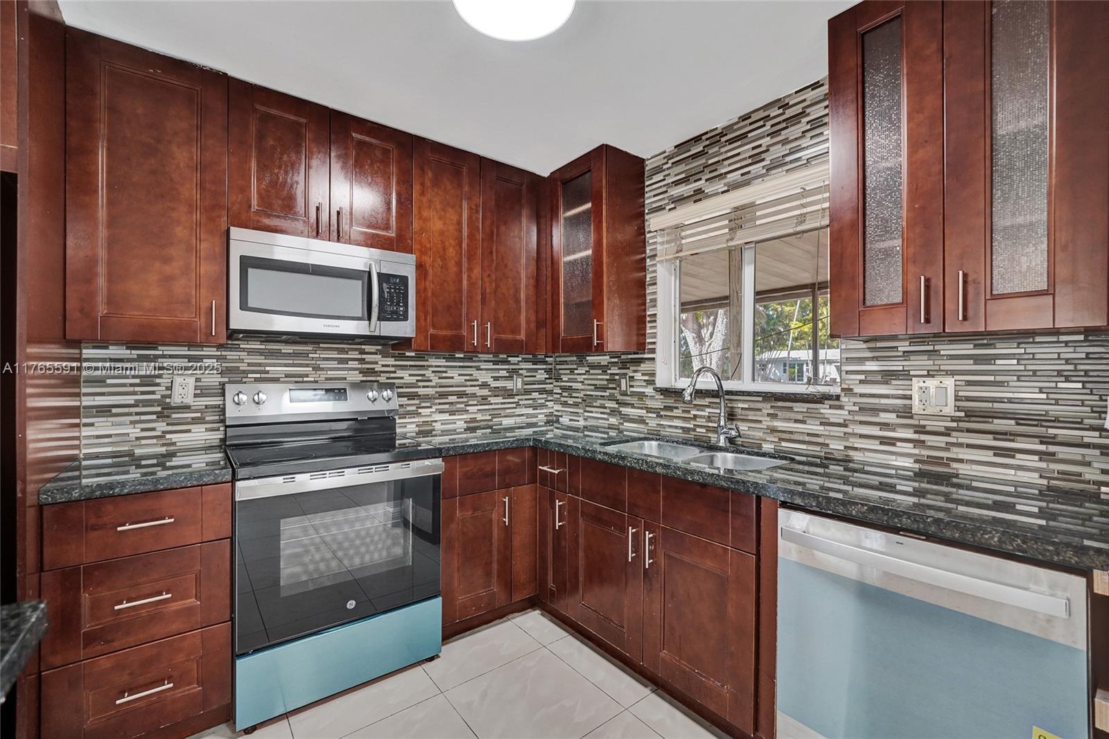 924 N 30th Rd, Hollywood FL 33021