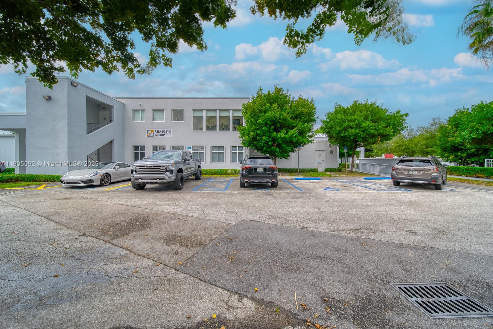 7500 NW 52nd St, Miami FL 33166