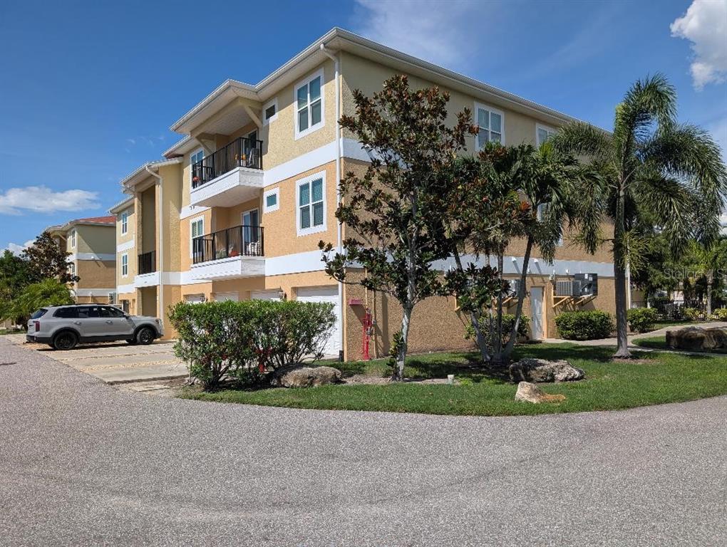 6394 BANYAN BOULEVARD UNIT 204, NEW PORT RICHEY, FL — photo 2 of 30