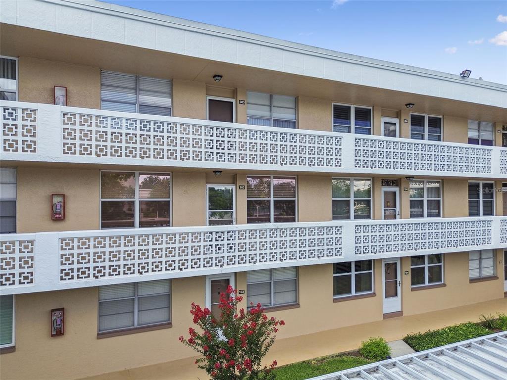 5095 BAY STREET NE UNIT 103