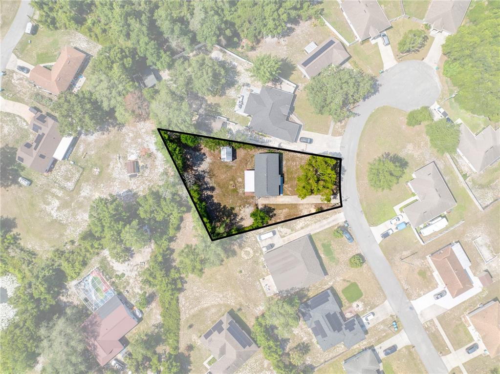 This is an aerial view of a residential property with a house and yard — 463 CHESTNUT COURT, DELTONA, FL
