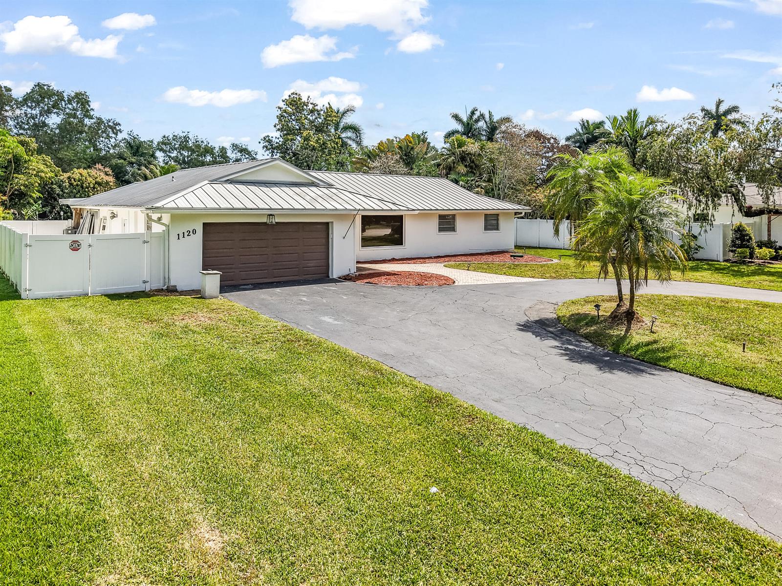 1120 E Tropical Way, Plantation FL 33317