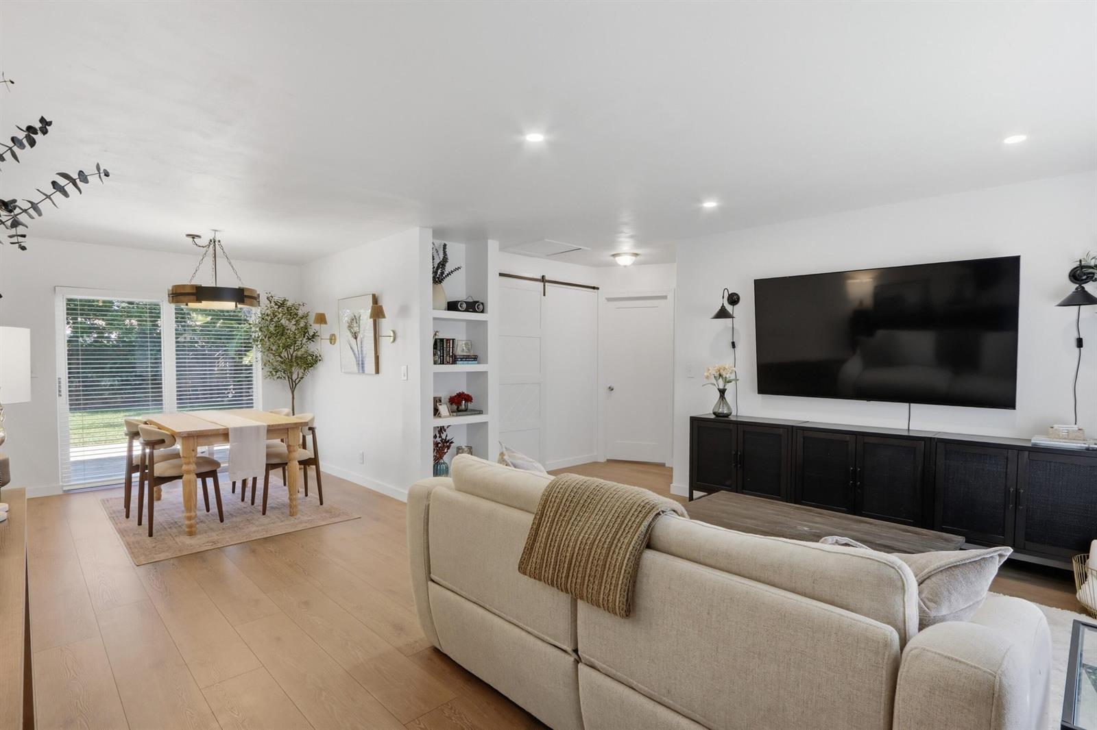 365 Garden Boulevard, Palm Beach Gardens FL 33410