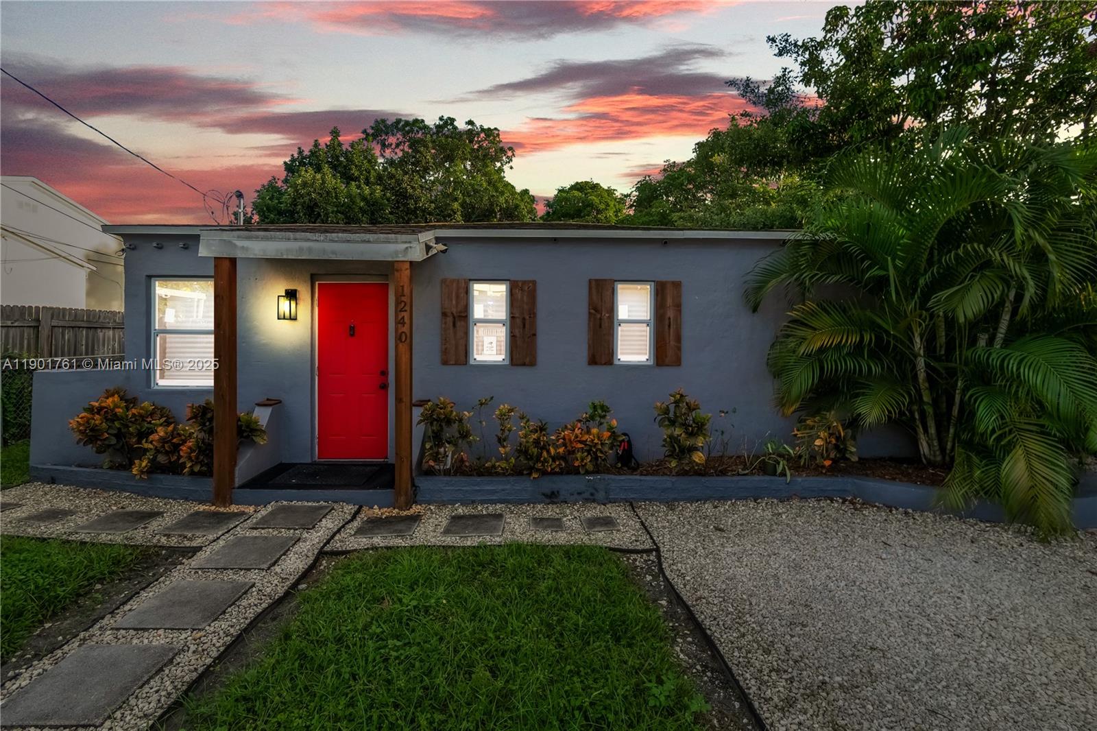 1240 NW 38th St, Miami FL 33142