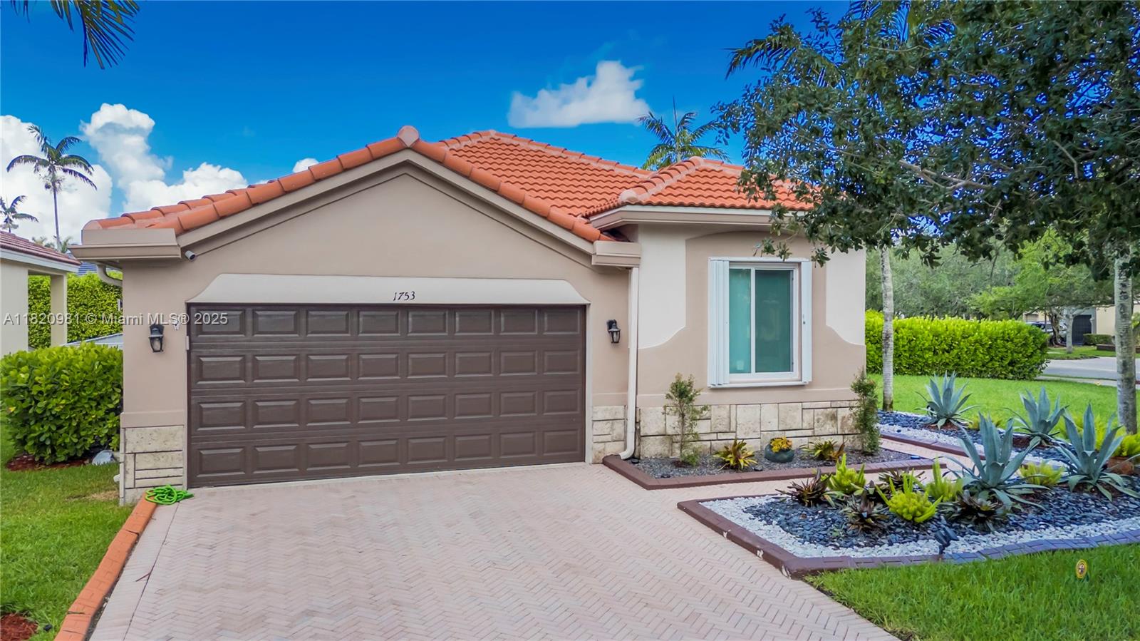1753 Aspen Ln, Weston FL 33327