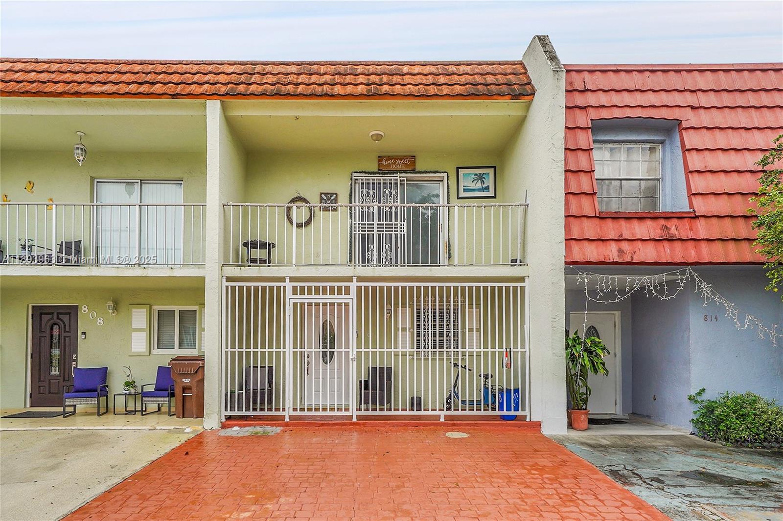 810 W 80th Pl, Hialeah FL 33014