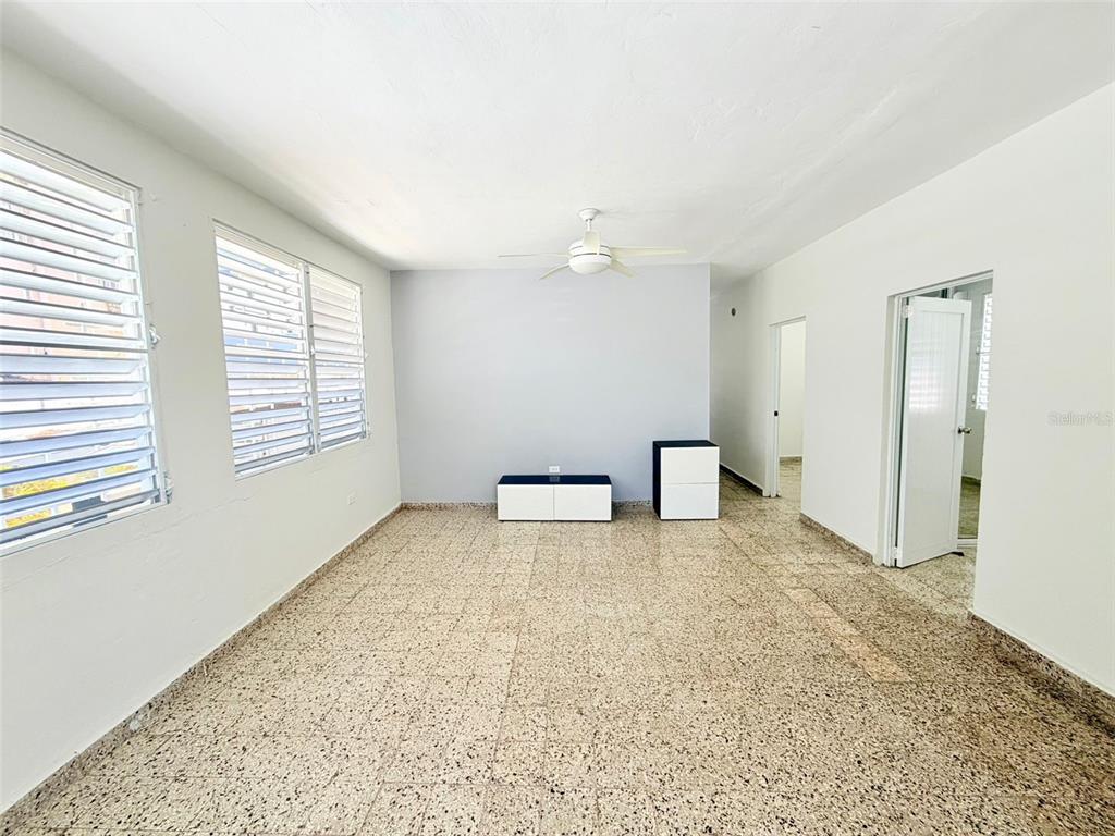 An empty room with terrazzo floors, white walls, louvered windows, and a ceiling fan — 0 LIPPTT, SAN JUAN, PR