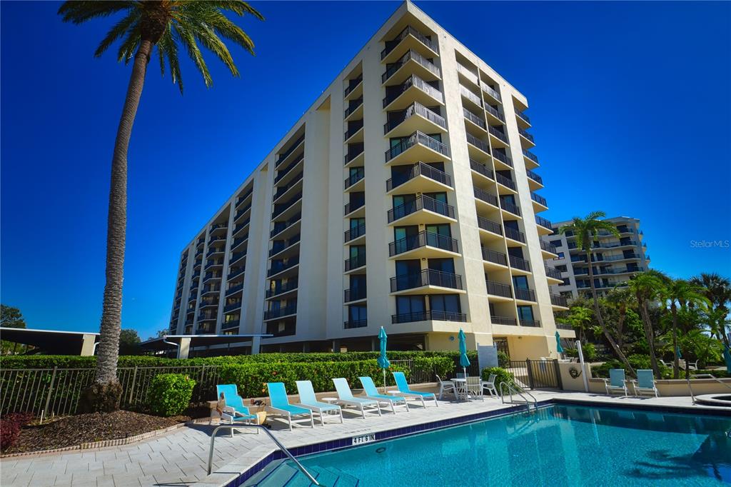 690 ISLAND WAY UNIT 208