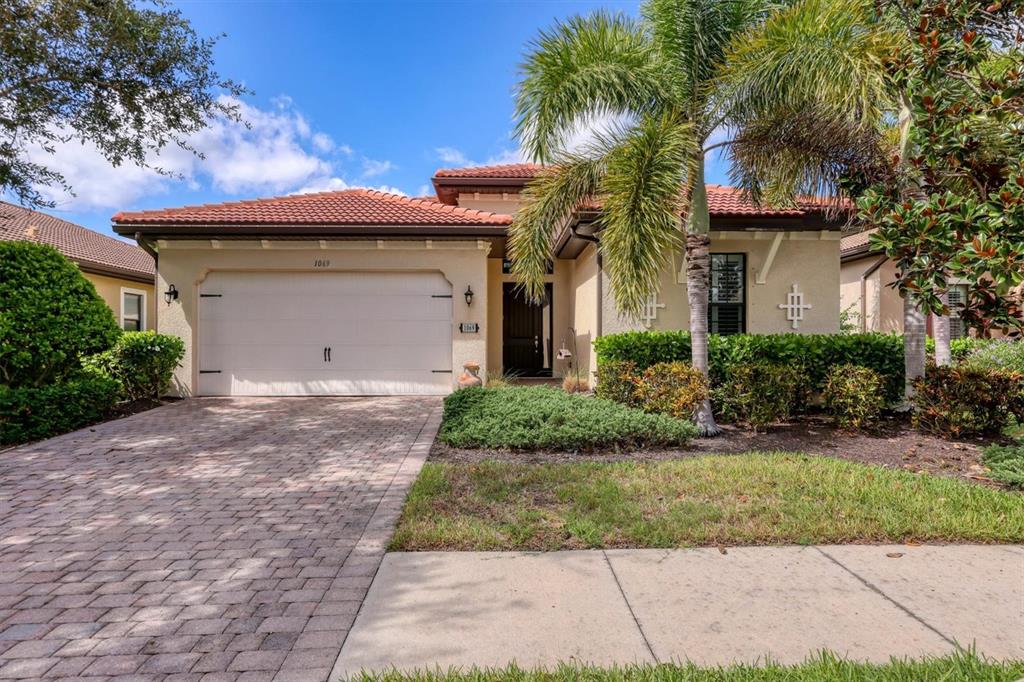 1069 BLUFFWOOD DRIVE