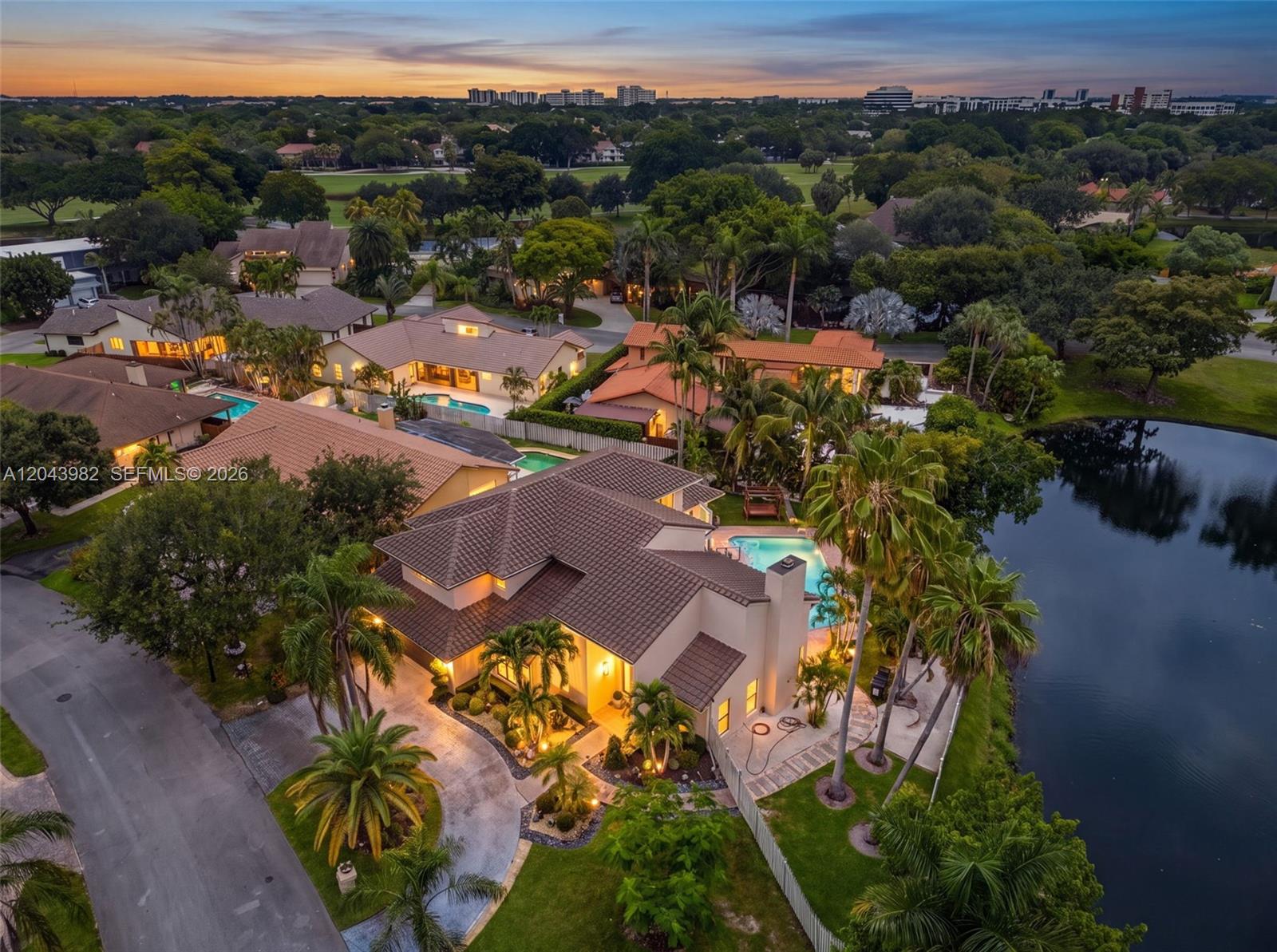 962 SW 93rd Ter, Plantation FL 33324