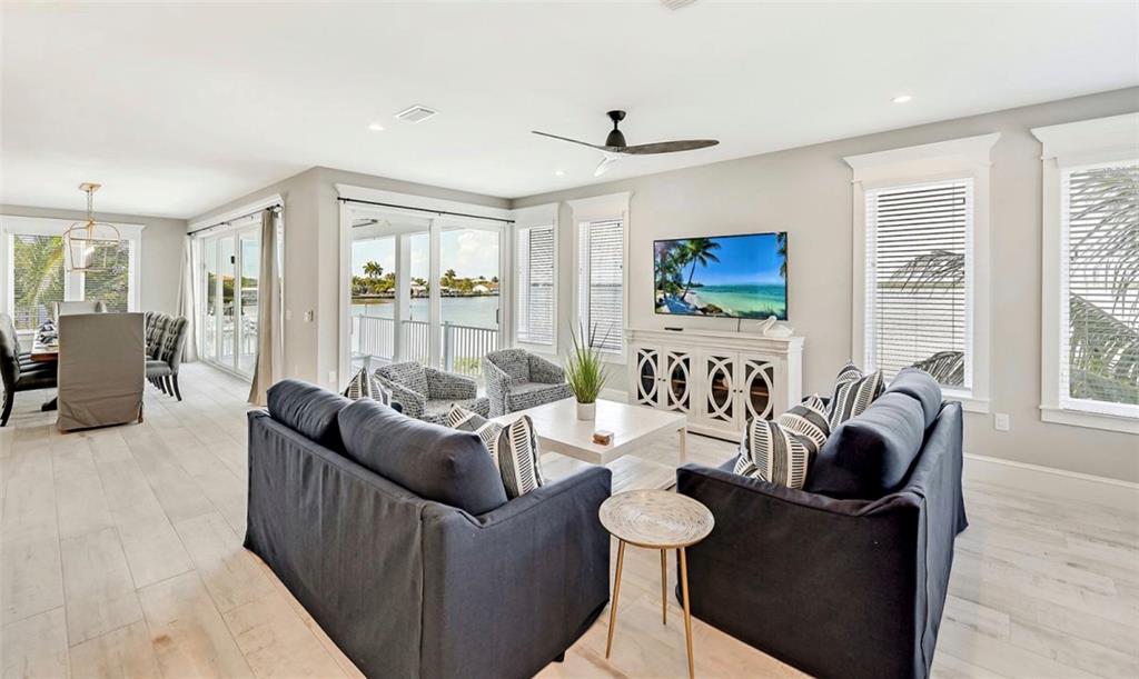 2516 AVENUE A, BRADENTON BEACH, FL — photo 5 of 19