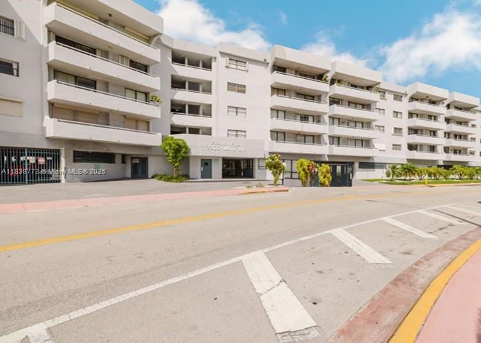 7300 Wayne Ave # 418, Miami Beach FL 33141