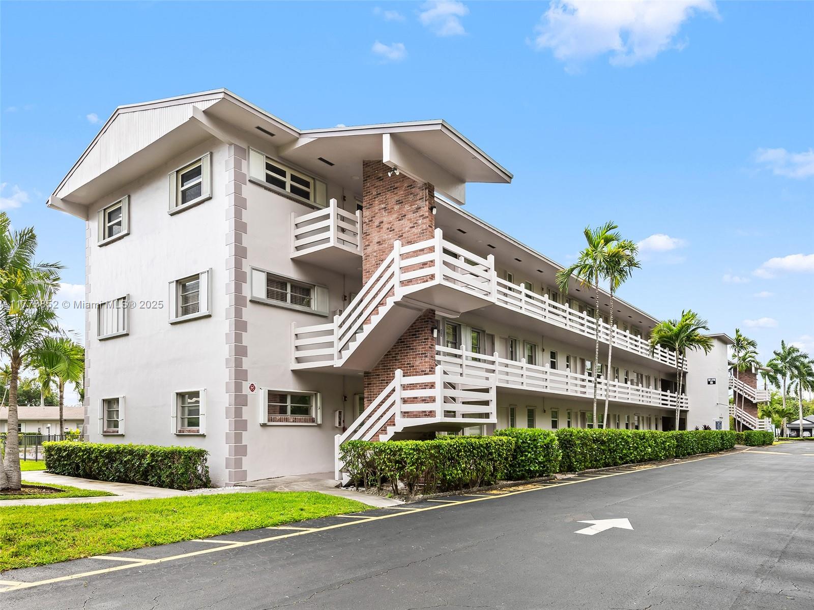 700 Layne Blvd # 221, Hallandale Beach FL 33009