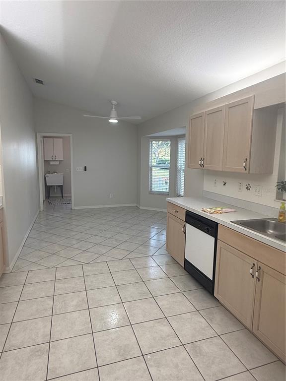 9050 SE 135TH LOOP, SUMMERFIELD, FL — photo 5 of 13