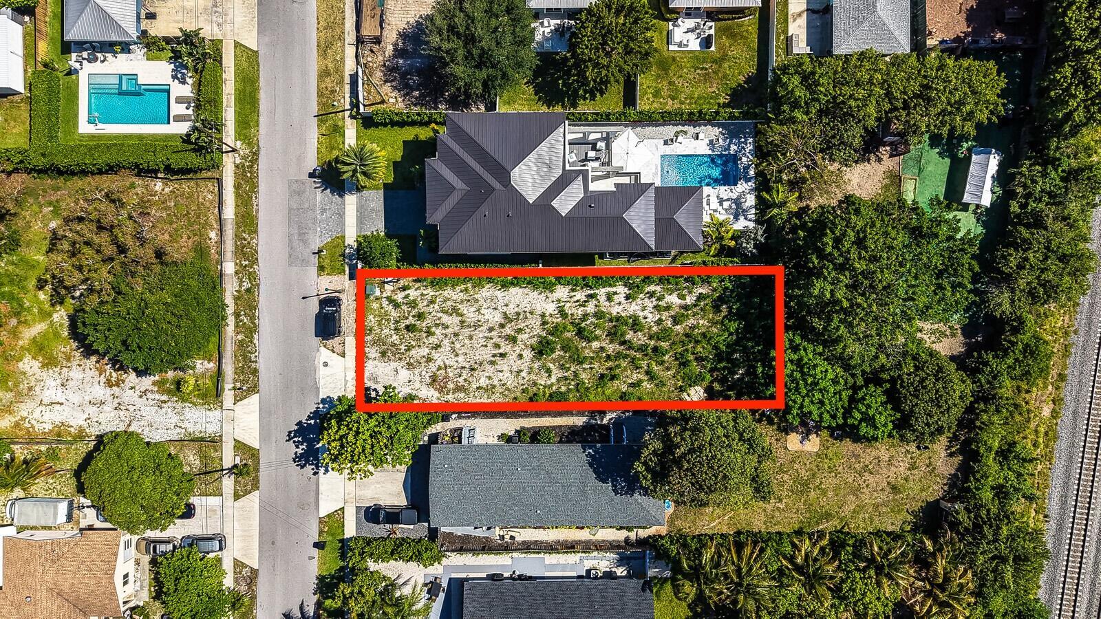 An aerial view shows a rectangular vacant lot highlighted by a red border between houses — 618 SE 2nd Avenue, Delray Beach FL 33483, DELRAY BEACH, FL