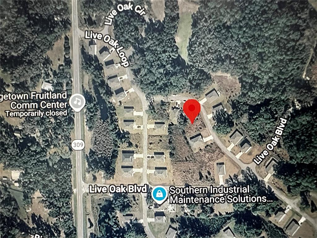 This is an aerial map view of a residential area with a red location pin — 260 LIVE OAK LOOP, CRESCENT CITY, FL