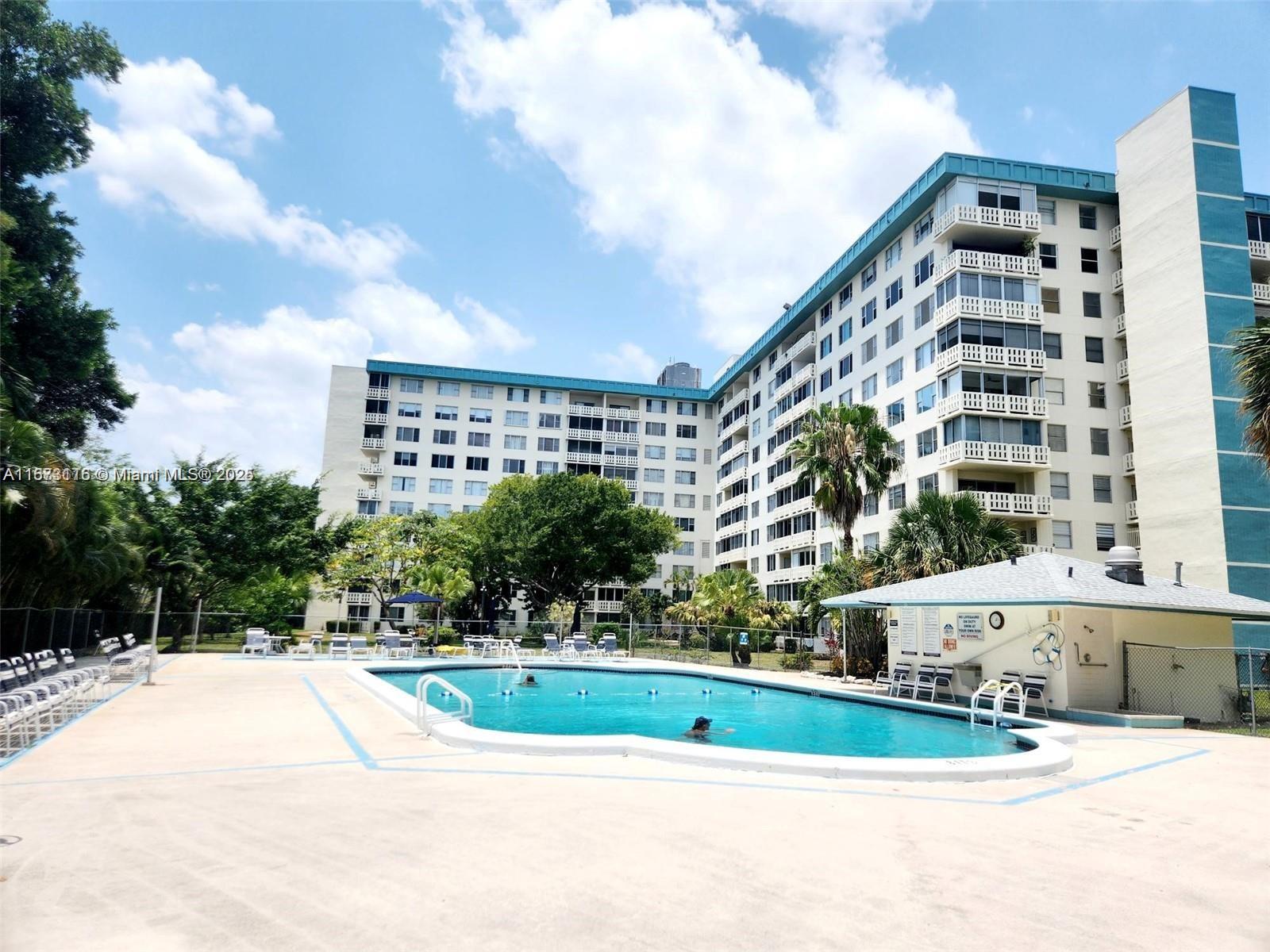 4330 Hillcrest Dr # 414, Hollywood FL 33021