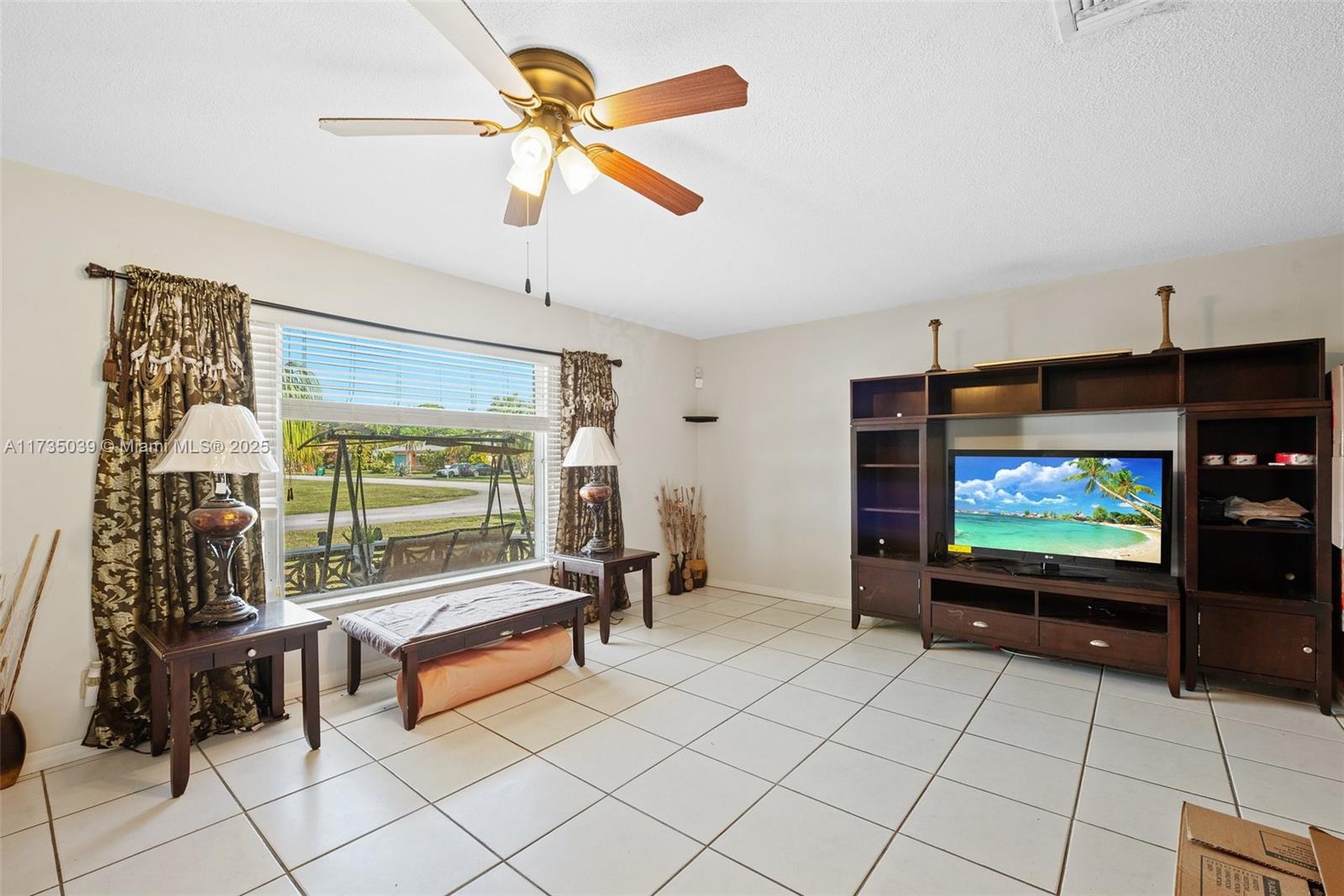 8900 NW 70th Ct, Tamarac FL 33321