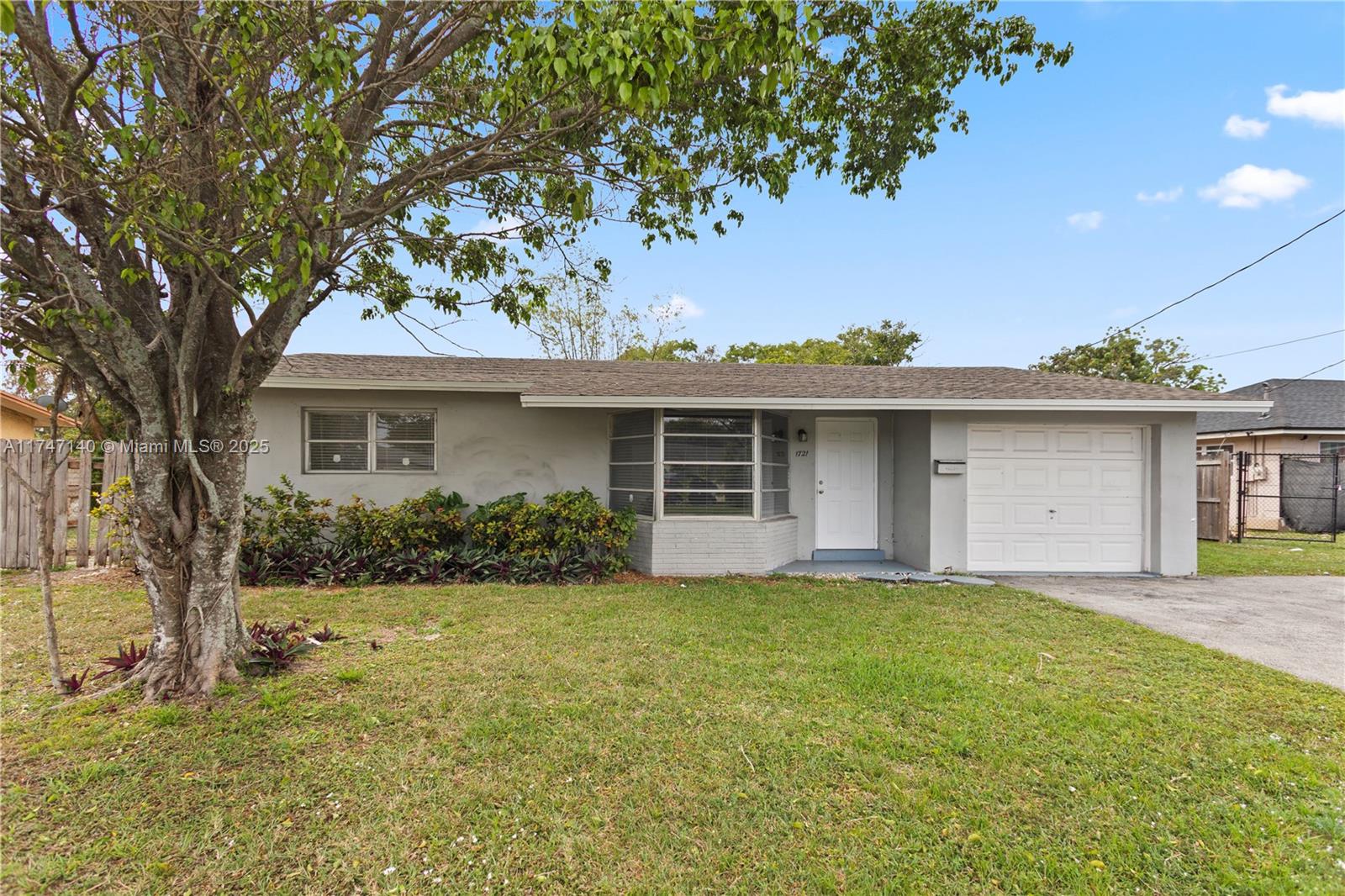 1721 NW 55th Ave, Lauderhill FL 33313