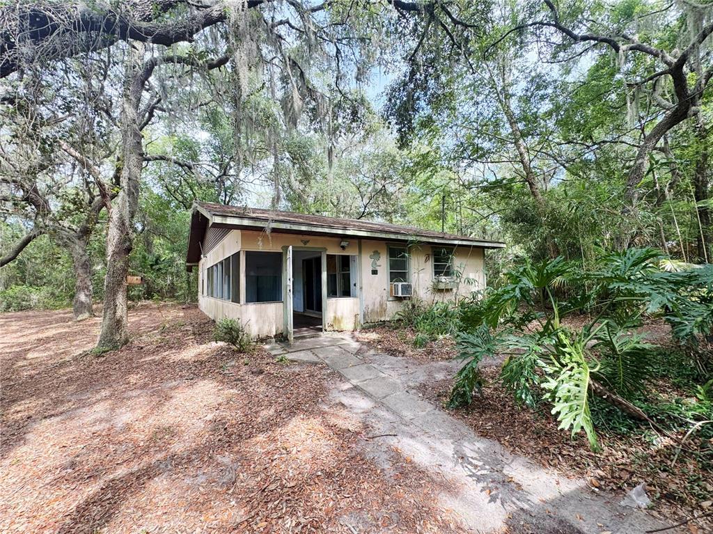 131 EMERALD PLACE