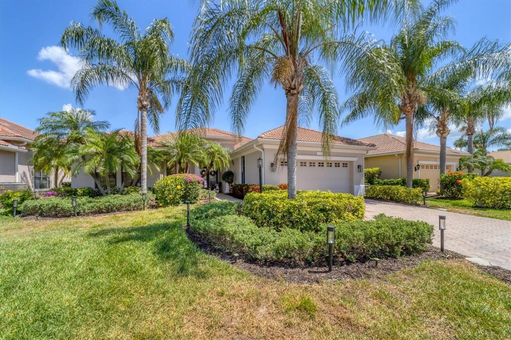 13853 SIENA LOOP, LAKEWOOD RANCH, FL — photo 3 of 30