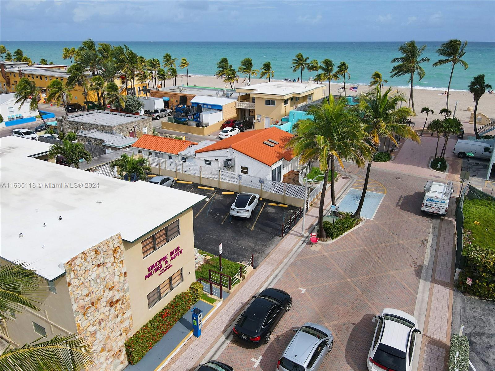 315 Taylor St, Hollywood FL 33019