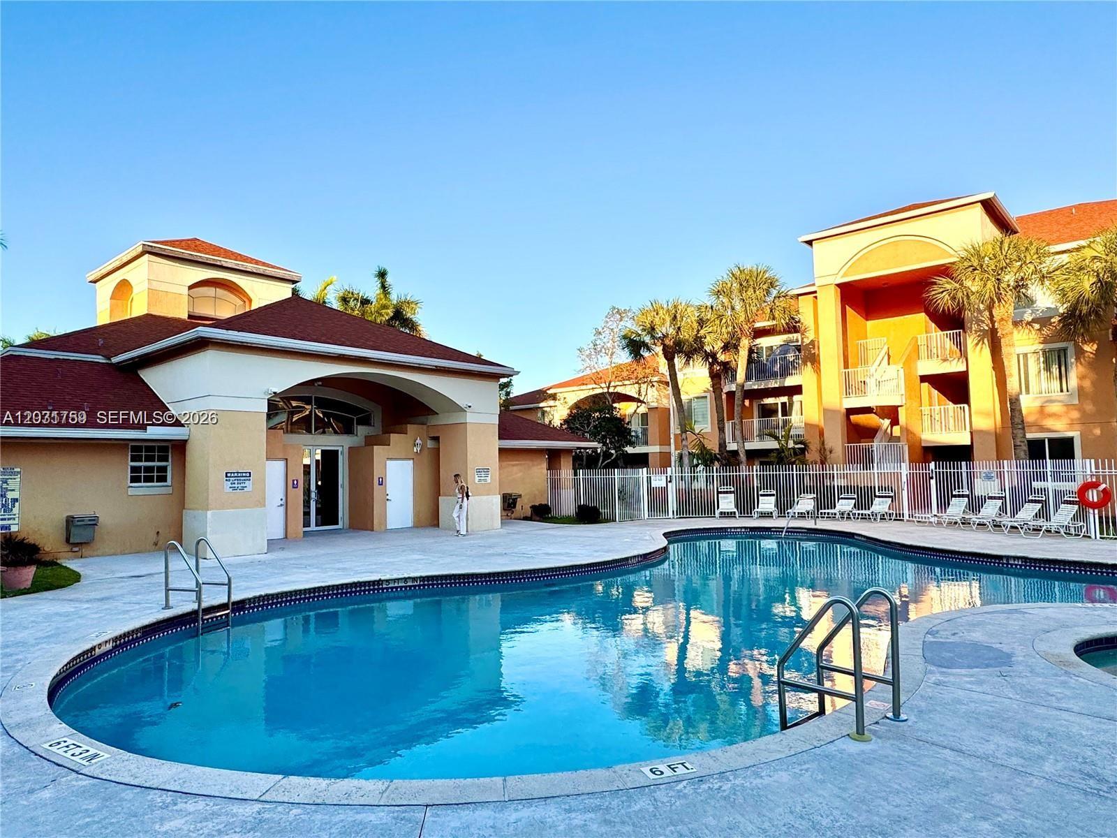 6900 SW 39th St # 206J, Davie FL 33314