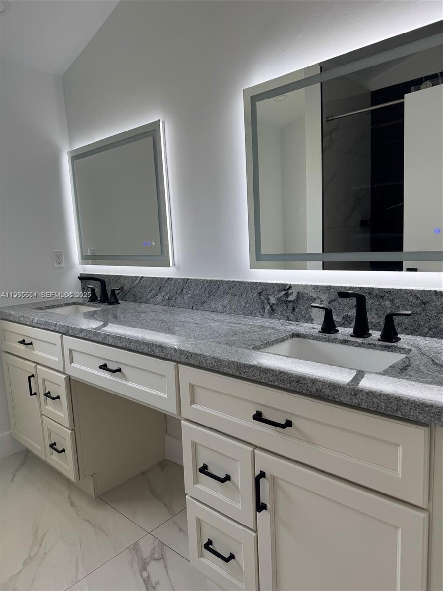 1090 SE 6th Ave, Dania Beach FL 33004