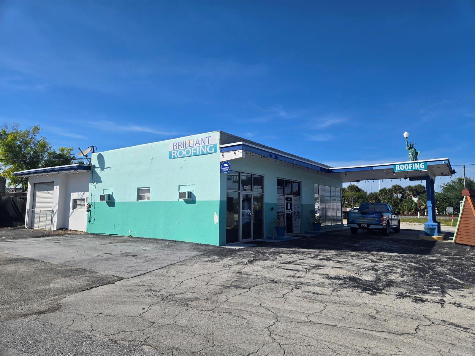 A teal commercial building with a covered drive-through area and a Statue of Liberty statue — 4149 SE Salerno Road # A, Stuart FL 34997, STUART, FL