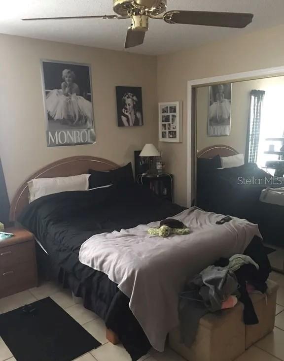 A bedroom features a bed with black bedding, a ceiling fan, and Marilyn Monroe wall art — 634 STEAMBOAT COURT UNIT 167, ALTAMONTE SPRINGS, FL