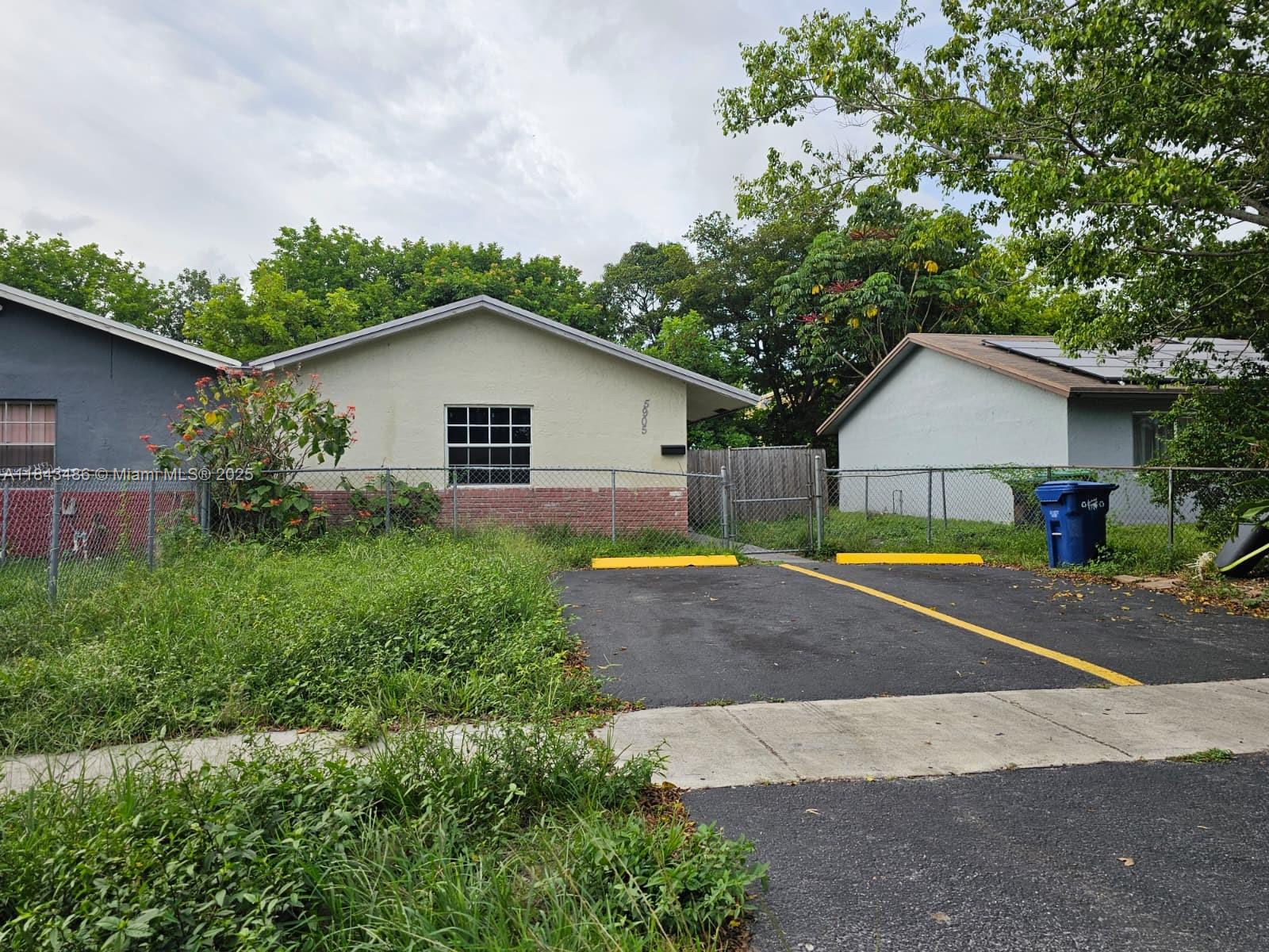 5905 NW 23rd St, Lauderhill FL 33313