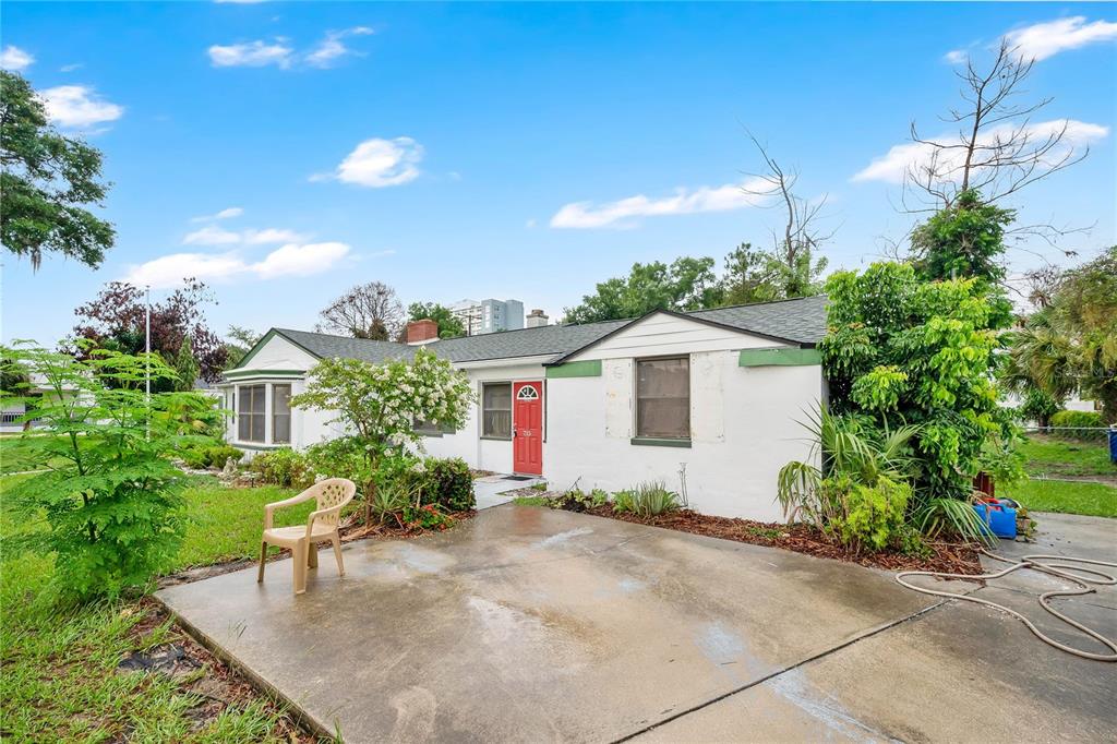 A single-story white house with a red front door and a concrete driveway — 715 AVENUE B SW, WINTER HAVEN, FL