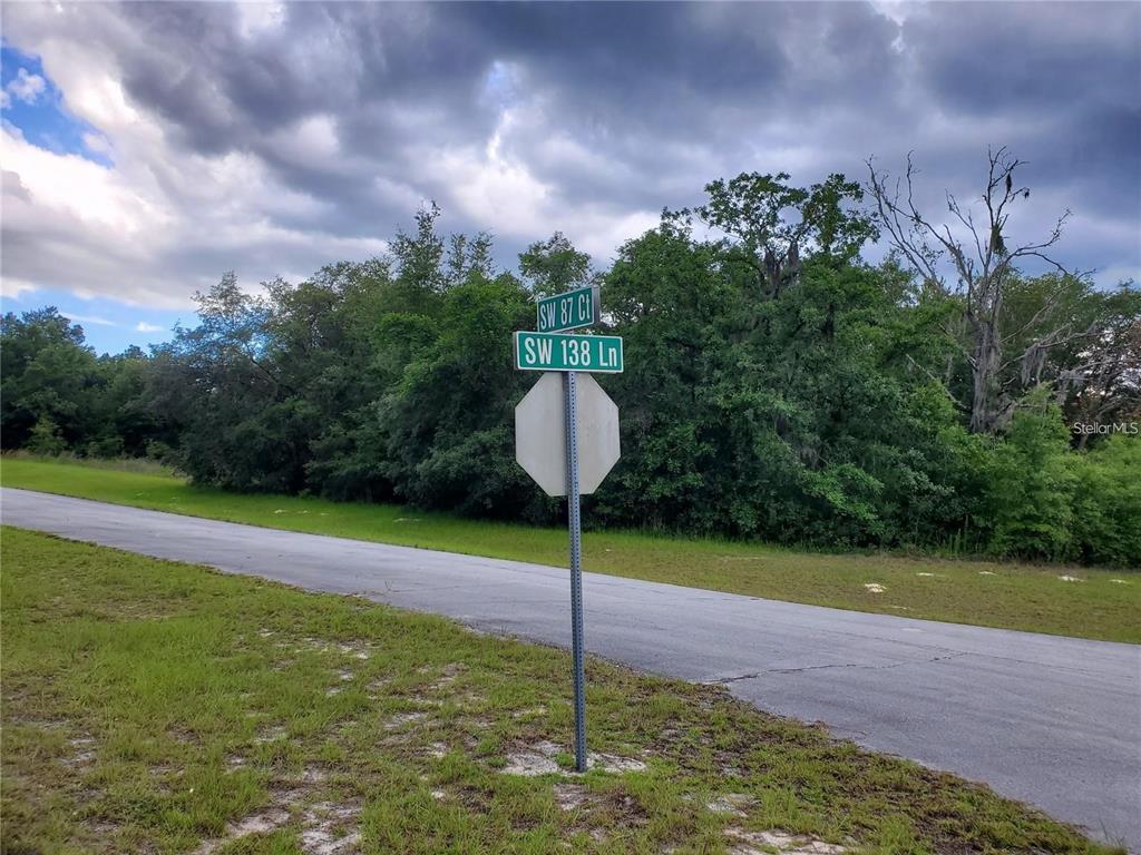A street sign at the intersection of SW 87 Ct and SW 138 Ln — 8650 SW 138 LANE, OCALA, FL